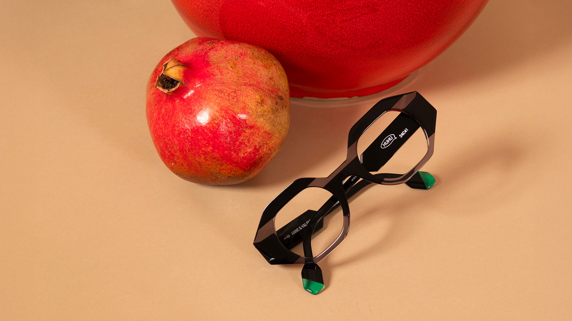 Élégance et originalité se rencontrent dans cette monture Anne & Valentin, désormais disponible chez Winston Optique.