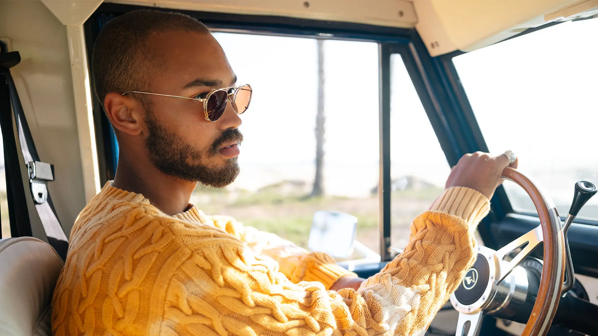 Lunettes design Garrett Leight, collections iconiques californiennes. Montures optiques et solaires haut de gamme, fabriquées à la main aux USA.