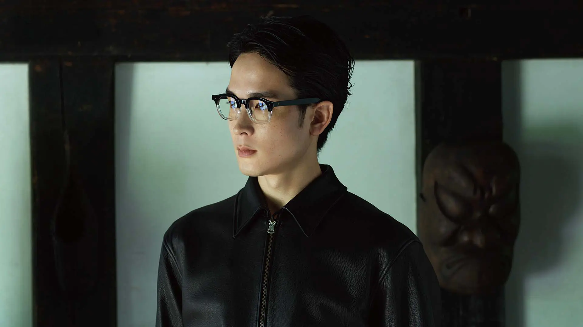 Lunetterie artisanale japonaise alliant tradition et élégance contemporaine. Disponible chez Winston Optique.