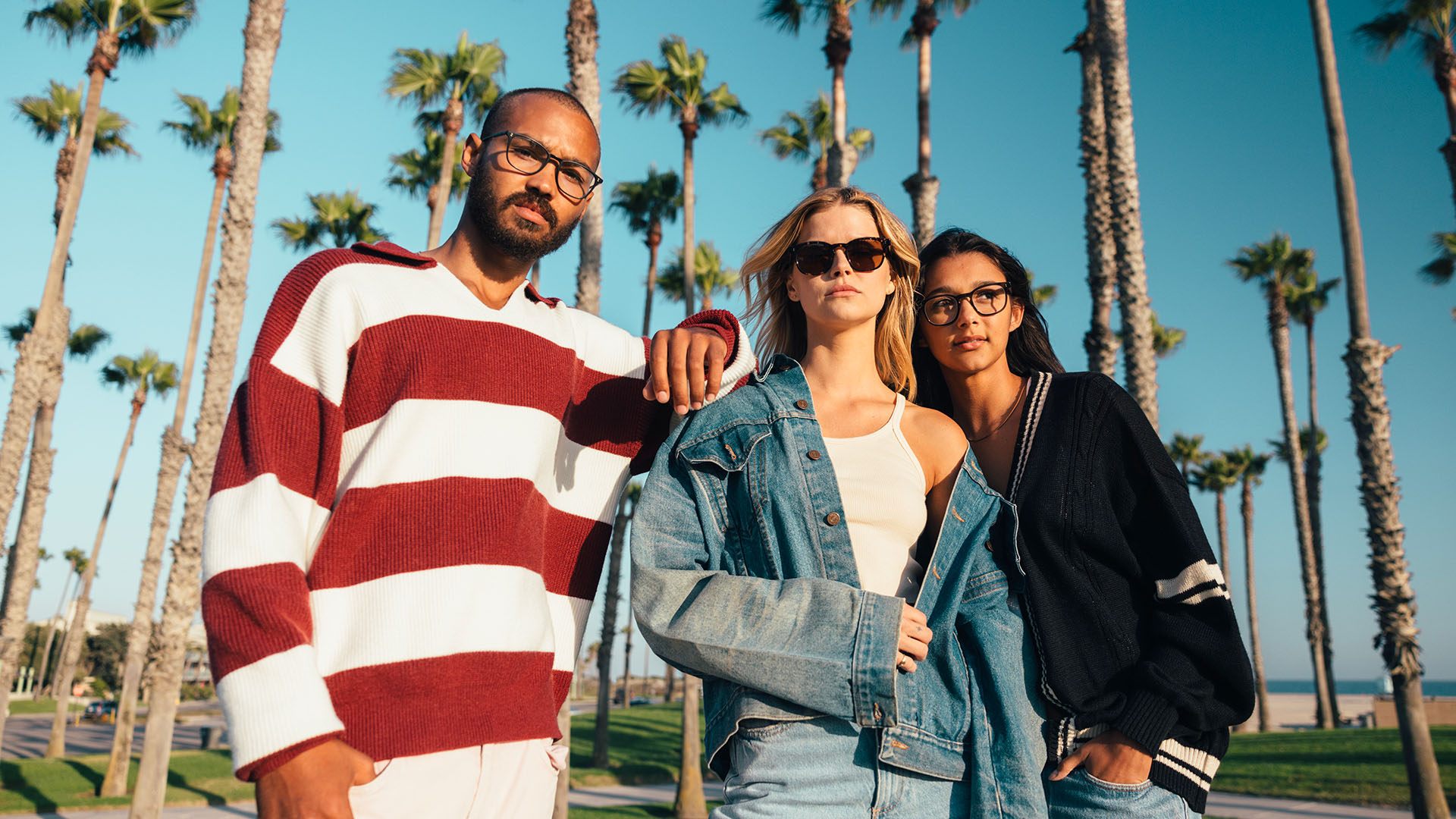 Lunettes design Garrett Leight, collections iconiques californiennes. Montures optiques et solaires haut de gamme, fabriquées à la main aux USA.