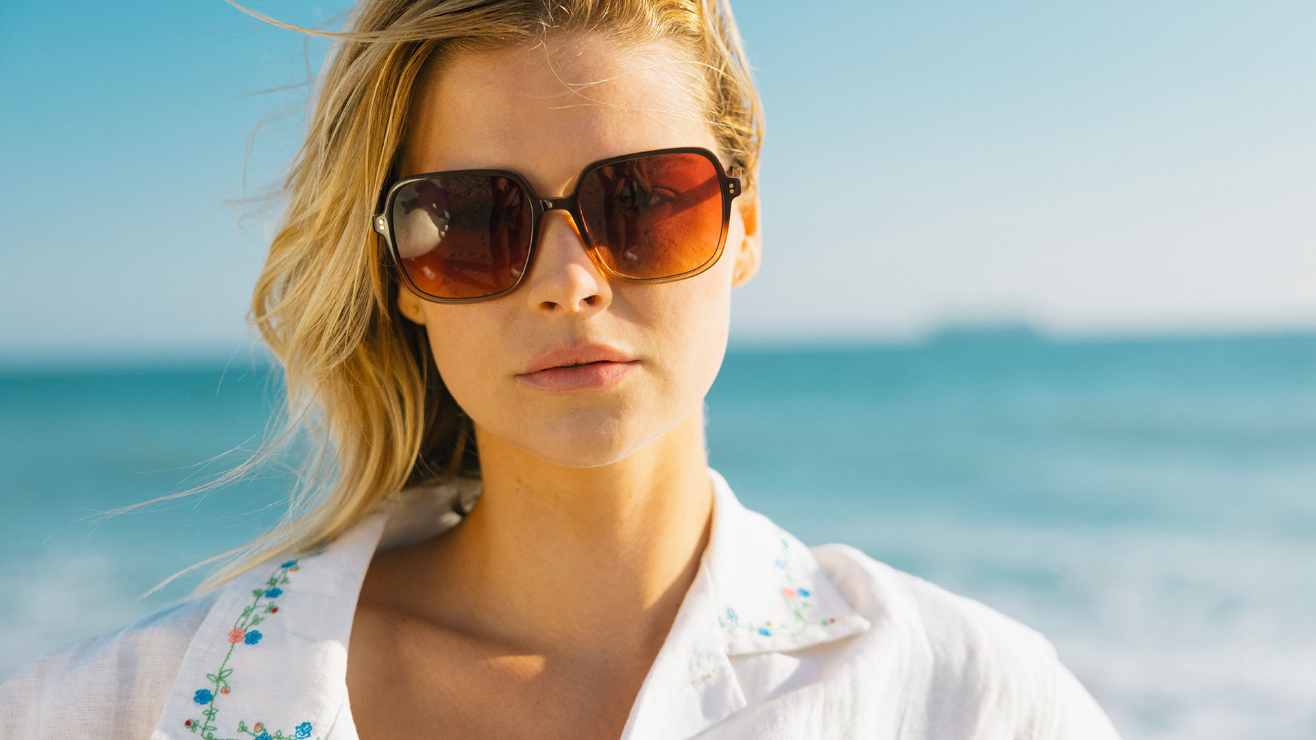 Lunettes design Garrett Leight, collections iconiques californiennes. Montures optiques et solaires haut de gamme, fabriquées à la main aux USA.