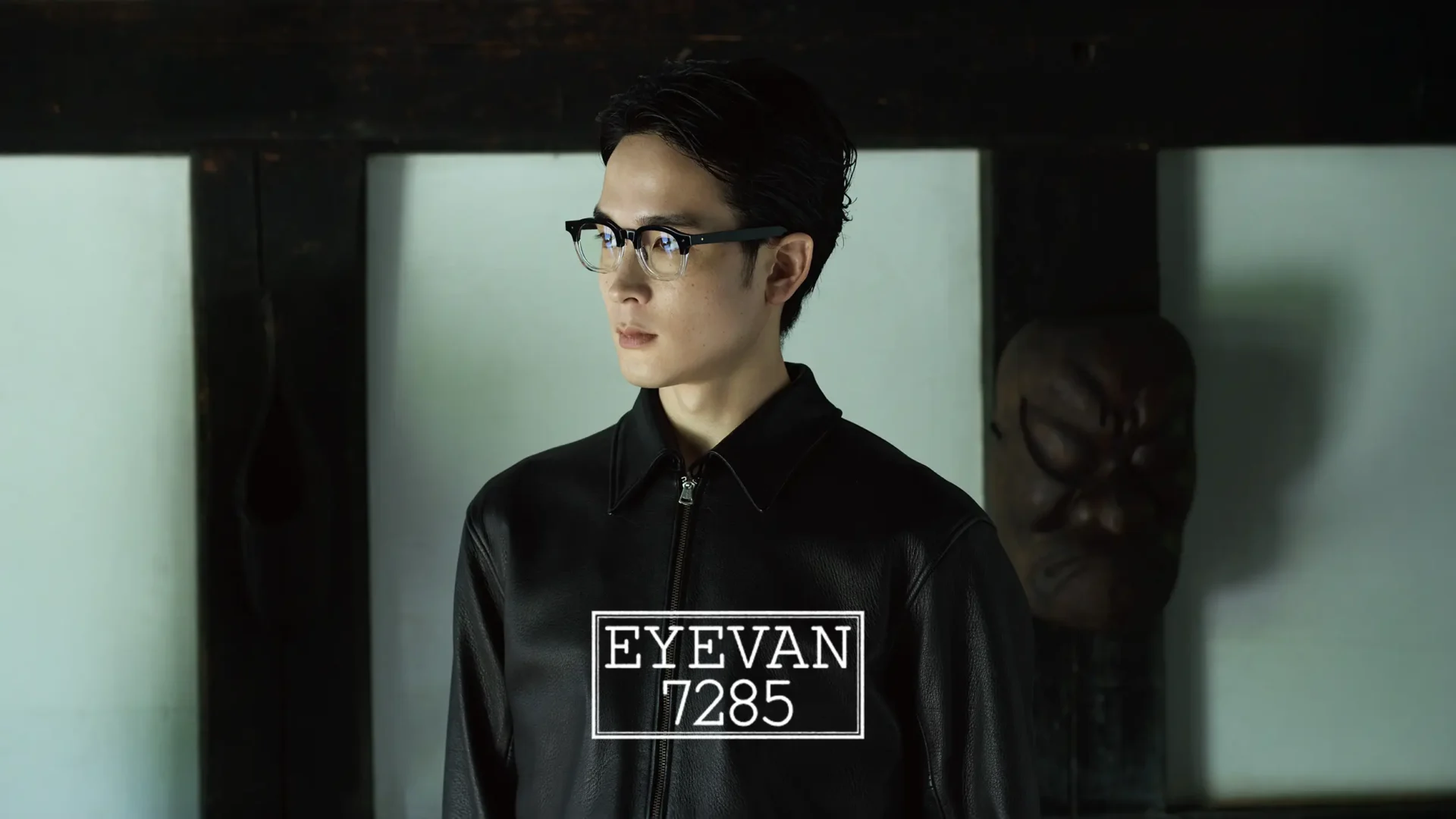 Lunetterie artisanale japonaise alliant tradition et élégance contemporaine. Disponible chez Winston Optique.