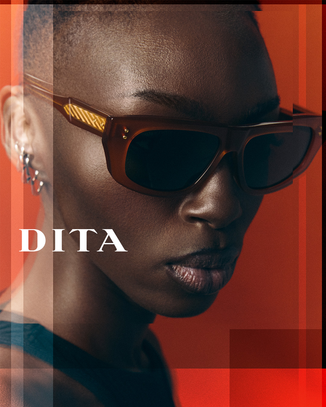 Modèle peau ébène portant lunettes de soleil DITA futuristes blanches, désormais disponibles chez Winston